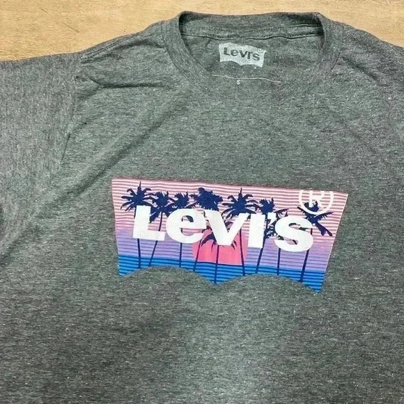Levi’s T-shirt size Small, EUC - Picture 2 of 4